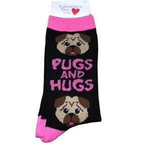 Valentines Day NWT pugs and hugs socks size 4-10